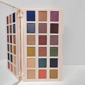 Ciate London Vibrant Eyeshadow‎ Palette with Blue, Purple, and Gold Shades